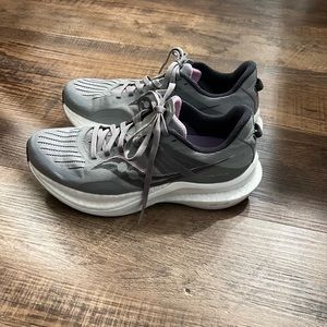 Saucony Tempus Women’s running shoes, size 10